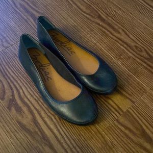 Zodiac Black Leather Ballet Flats